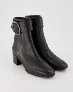 Konstantin Starke Elena In Schwarz