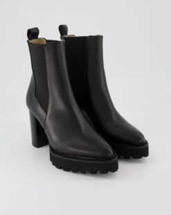 Peter Kaiser Baila In Schwarz