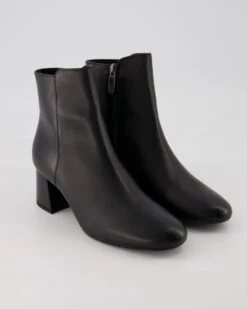 Peter Kaiser Betty In Schwarz